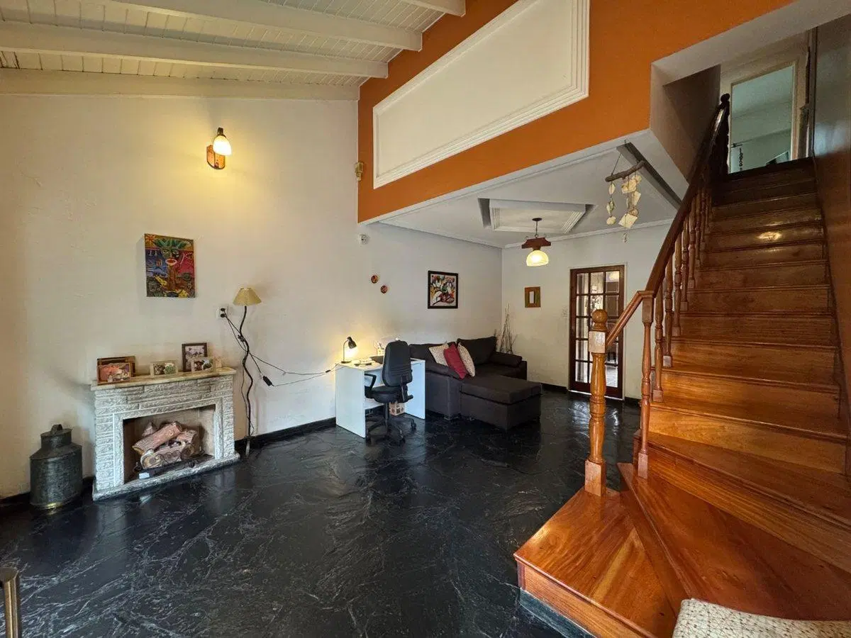 LUZURIAGA, CASA MULTIFAMILIAR EN VENTA 8 AMBIENTES 5