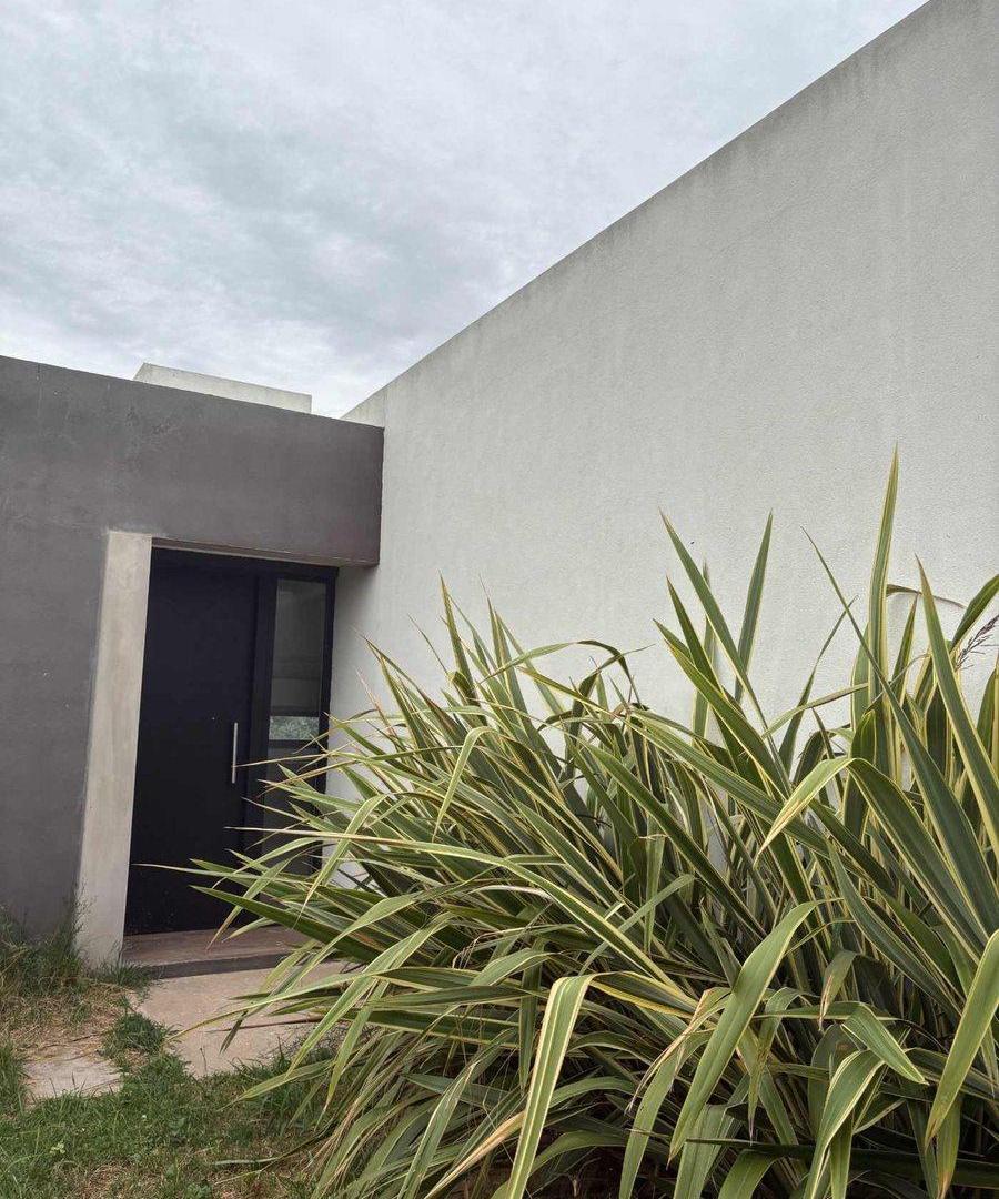 CASA EN VENTA A ESTRENAR LA FEDERALA, LOBOS