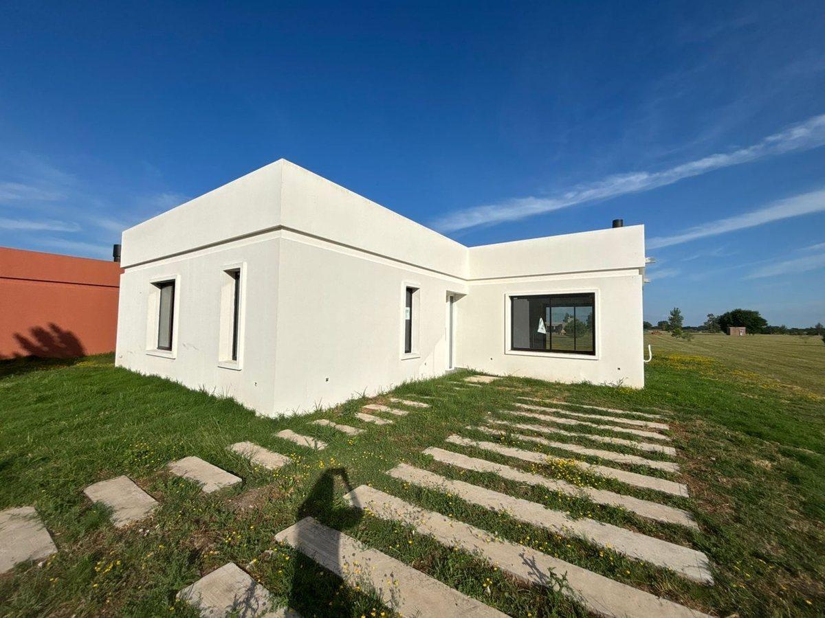 CASA EN VENTA A ESTRENAR LA FEDERALA, LOBOS