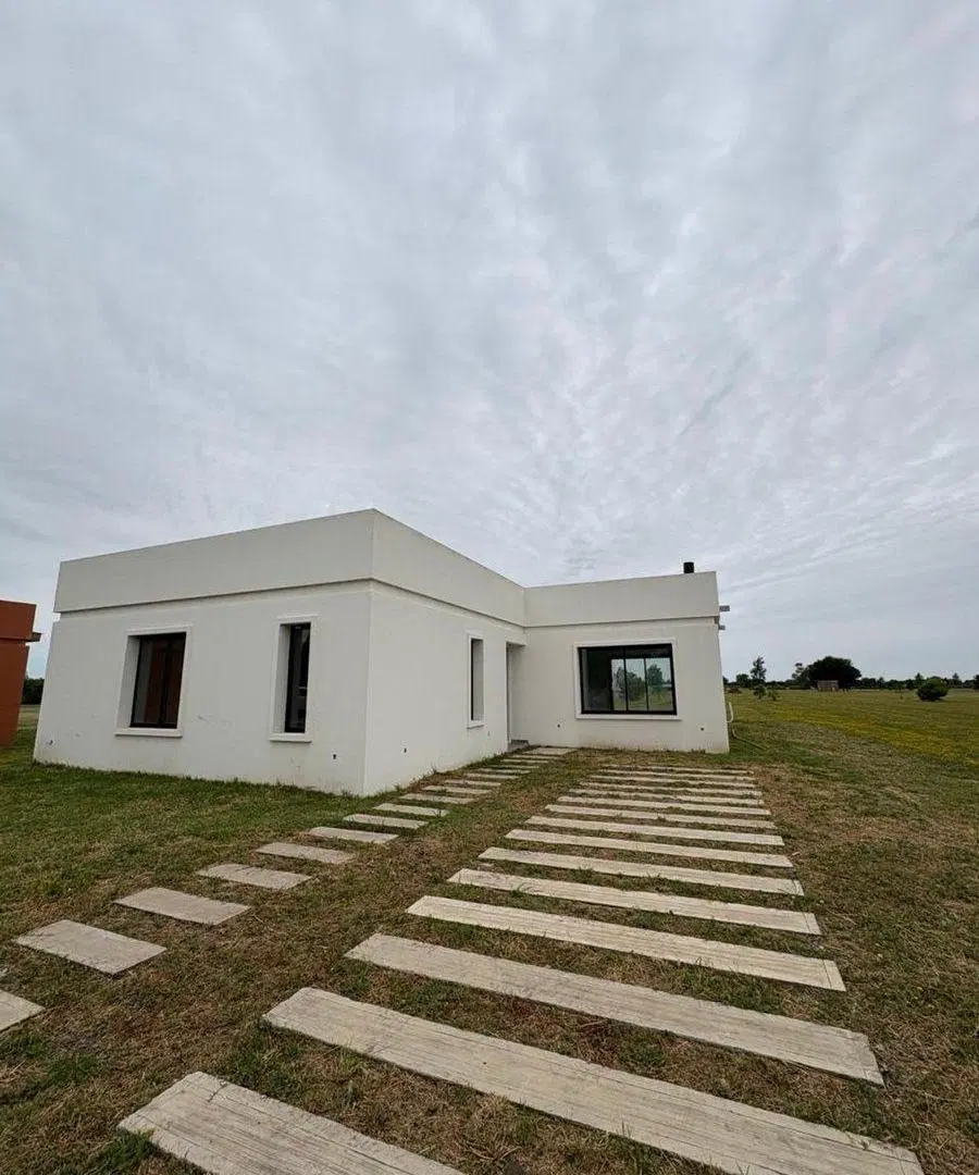 CASA EN VENTA A ESTRENAR LA FEDERALA, LOBOS 5