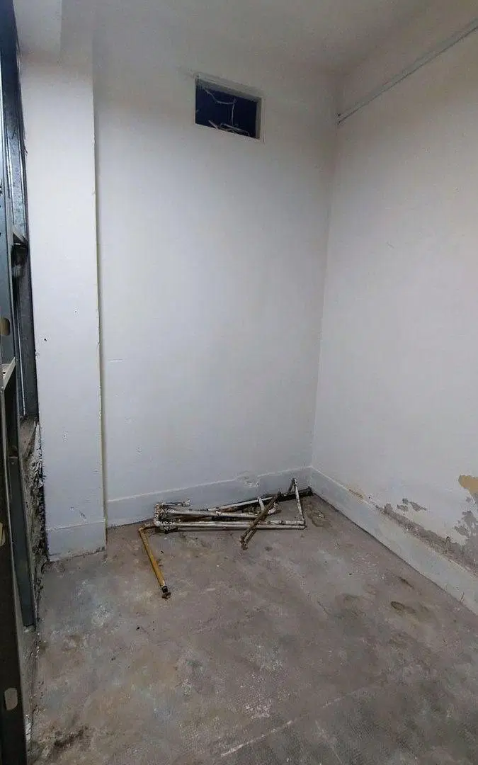 VENTA LOCAL COMERCIAL EN MONSERRAT 4