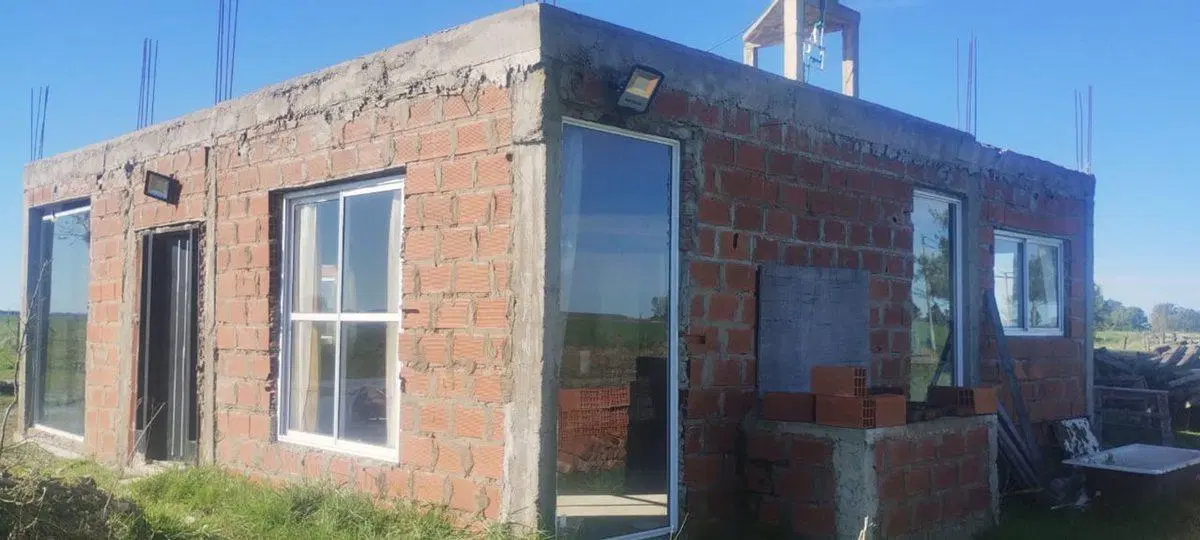 CASA EN VENTA SAN MIGUEL DEL MONTE 4 AMBIENTES 4