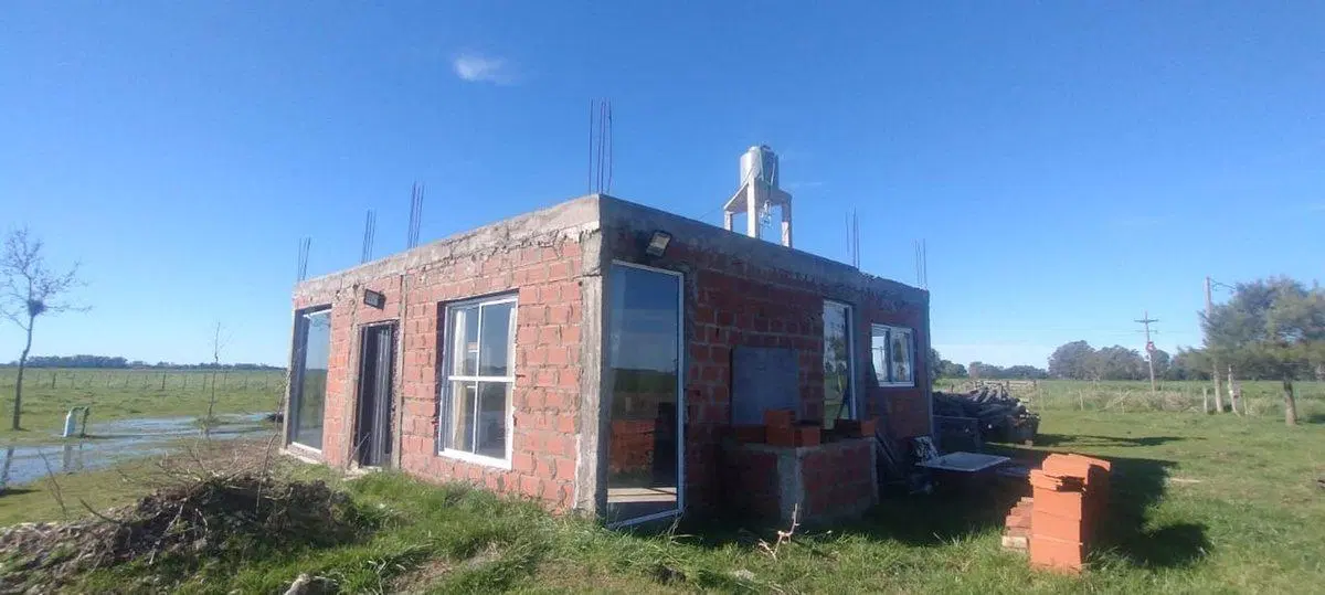 CASA EN VENTA SAN MIGUEL DEL MONTE 4 AMBIENTES 3