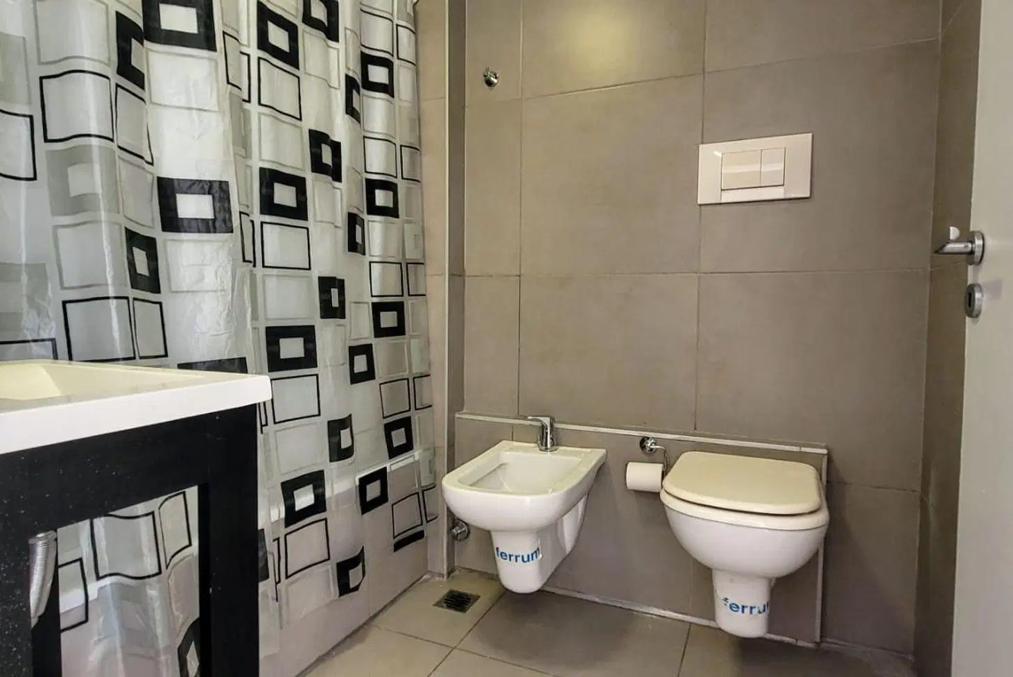Alquiler monoambiente. Apto profesional. Urquiza R 3
