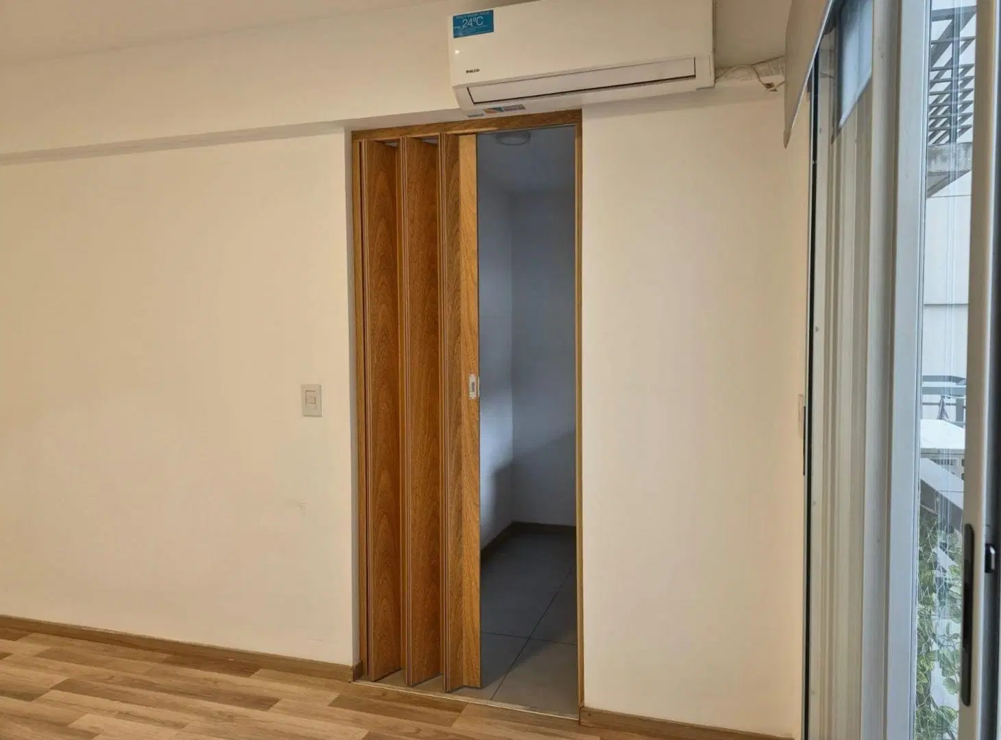 Alquiler monoambiente. Apto profesional. Urquiza R 3