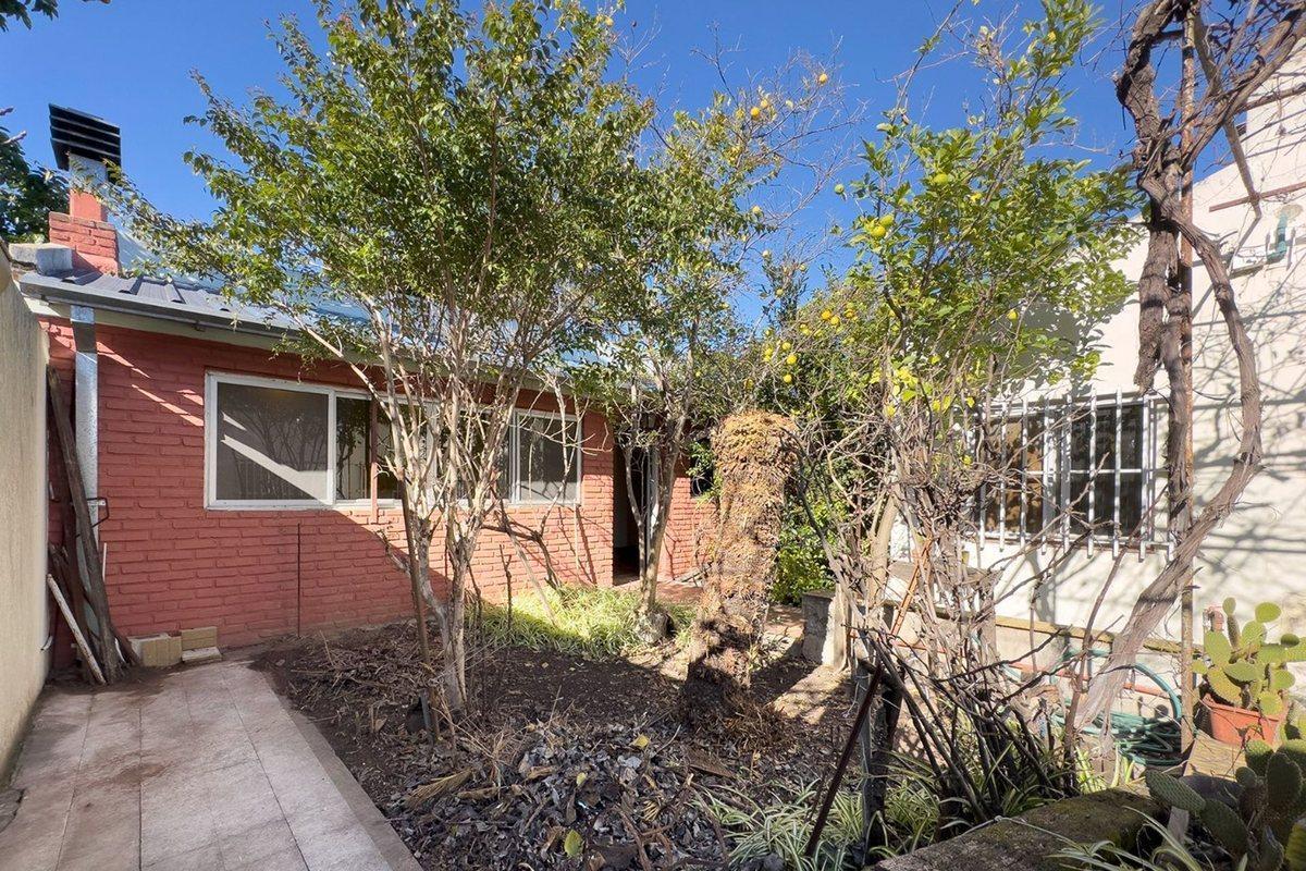VENTA CASA 5 AMB MORON SUR