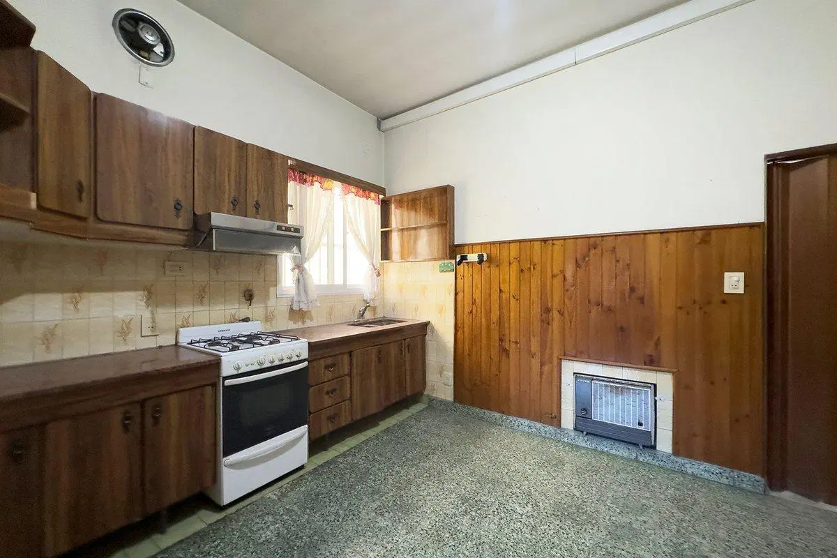 VENTA CASA 5 AMB MORON SUR 3