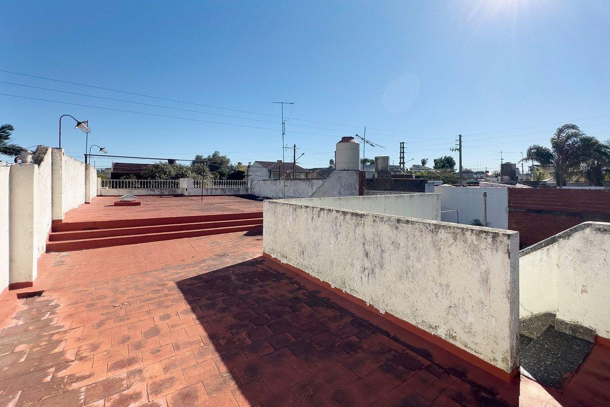 VENTA CASA 5 AMB MORON SUR