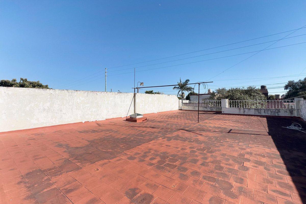 VENTA CASA 5 AMB MORON SUR