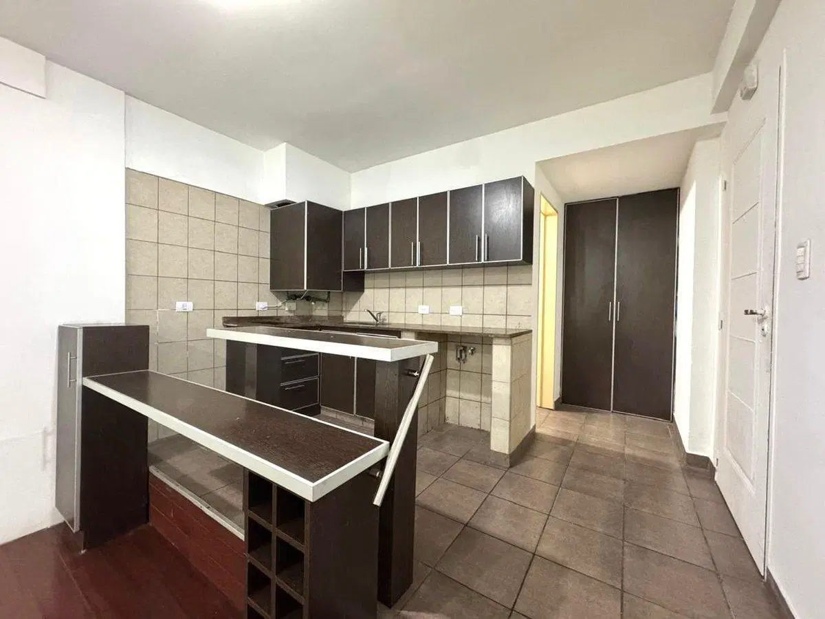 SAAVEDRA, MONOAMBIENTE EN VENTA CON COCHERA. 3