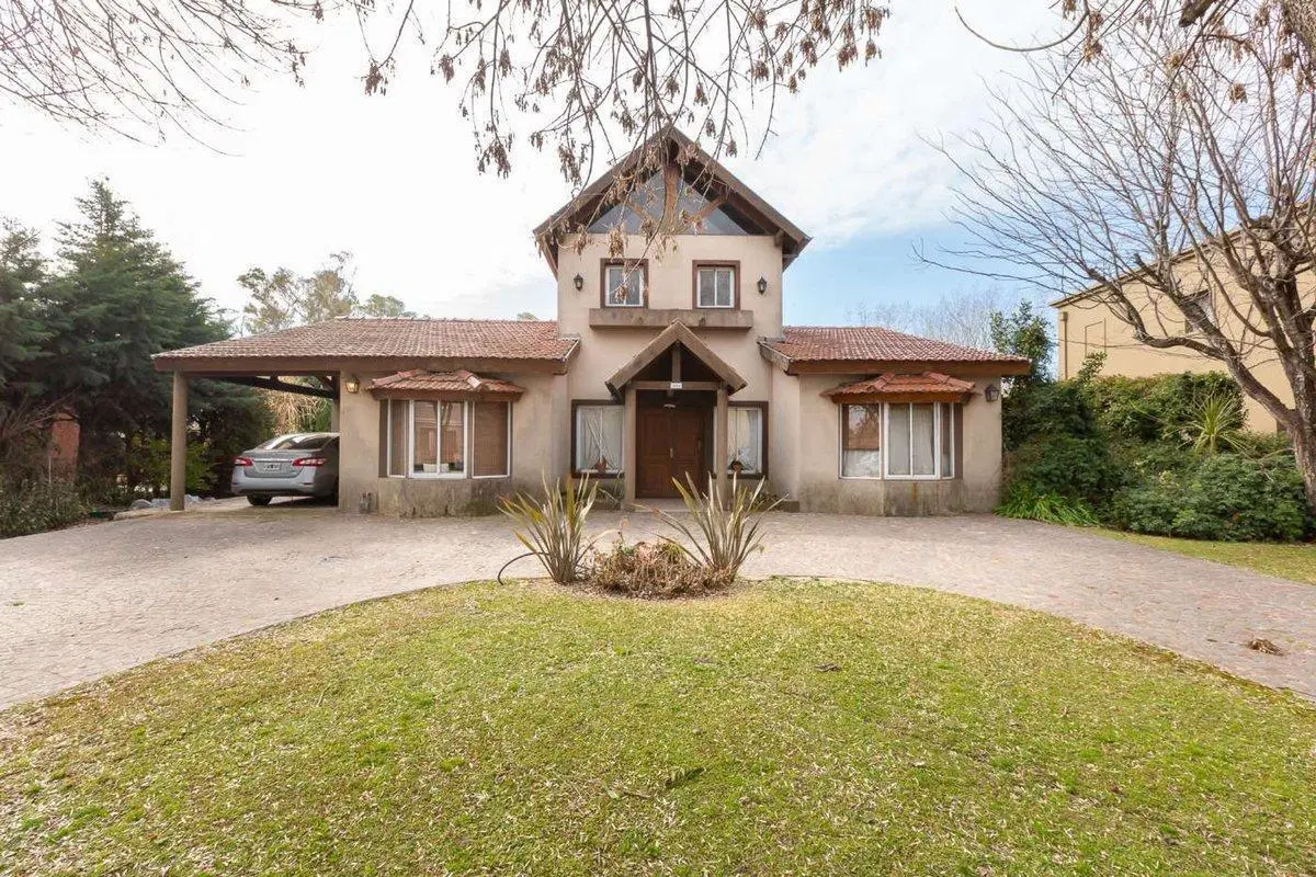 VENTA CASA 5 AMBIENTES EN BARRIO LA ARBOLEDA 5
