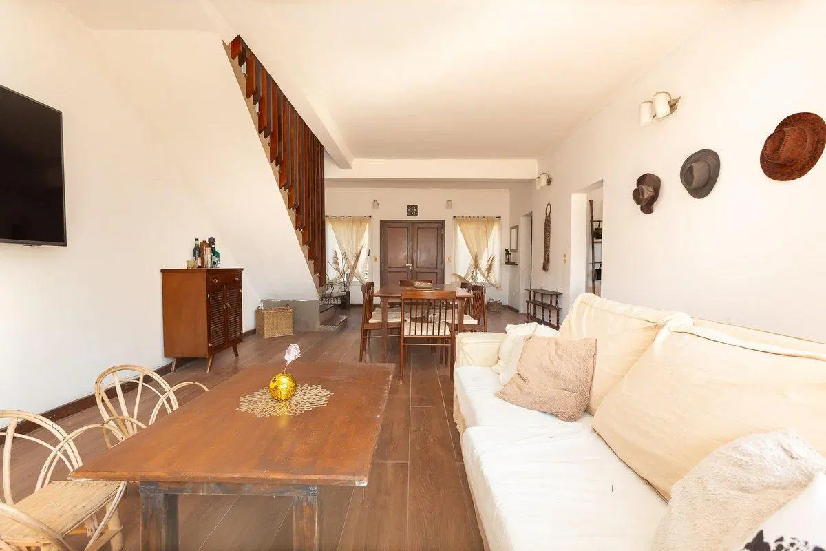 VENTA CASA 5 AMBIENTES EN BARRIO LA ARBOLEDA 3