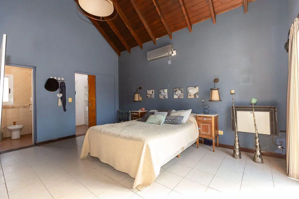VENTA CASA 5 AMBIENTES EN BARRIO LA ARBOLEDA 4