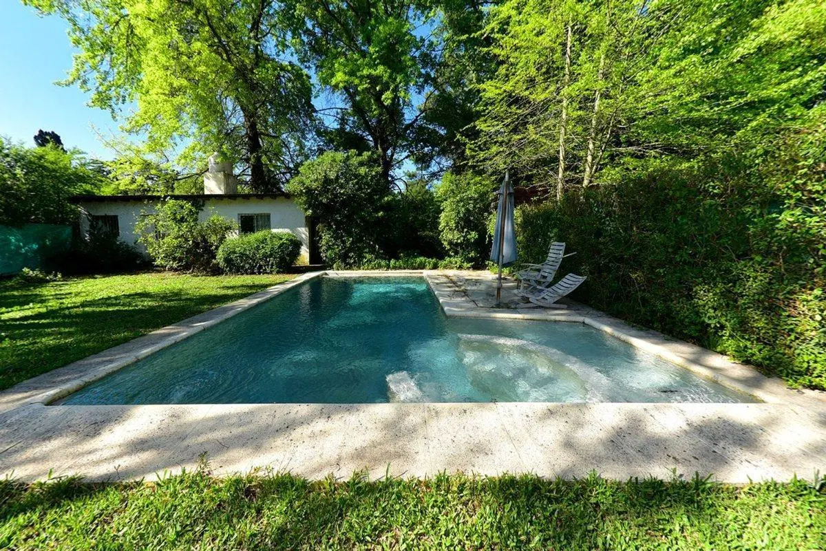VENTA CASA 5 AMBIENTES EN BARRIO PARQUE PERÓ 2