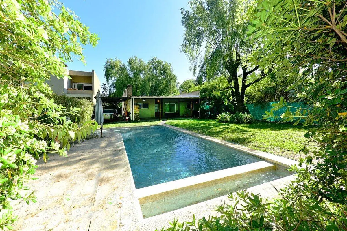 VENTA CASA 5 AMBIENTES EN BARRIO PARQUE PERÓ 3
