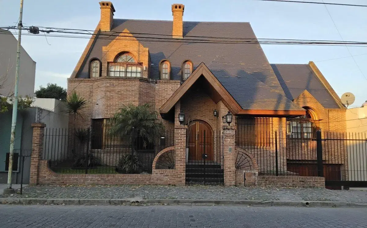 VENTA 6 AMB VILLA SARMIENTO PILETA JARDIN COCHERA 3