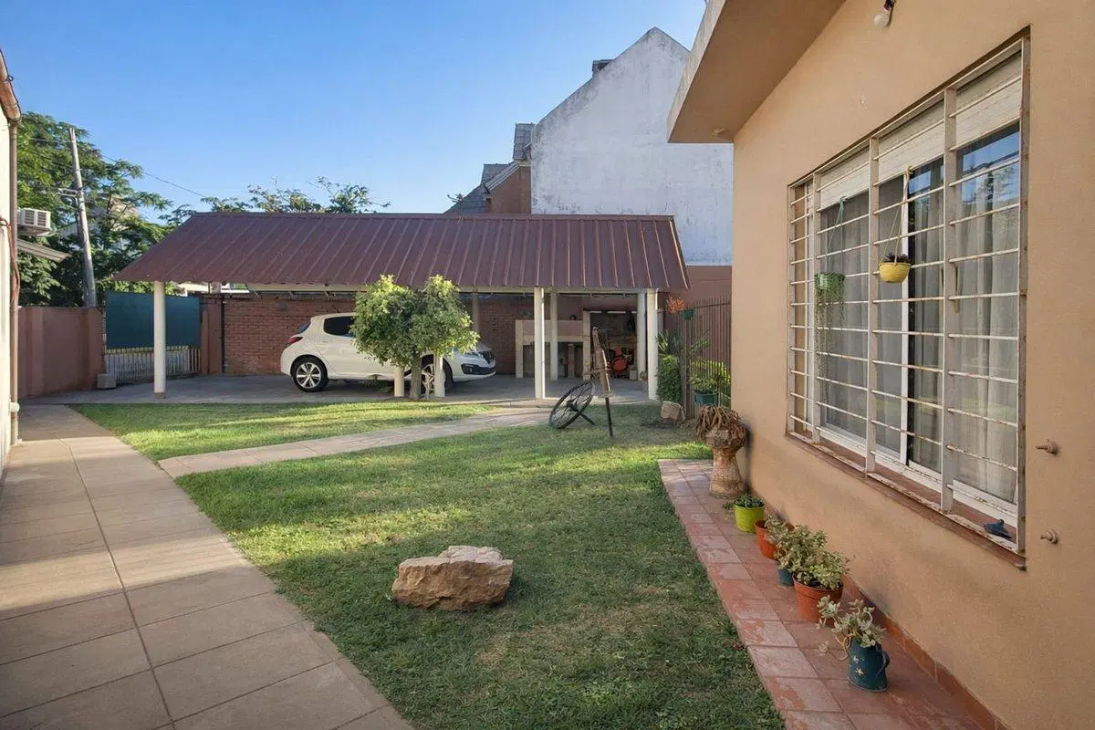 VENTA CASA 4 AMB MORENO CON CASA A REFACCIONAR 5