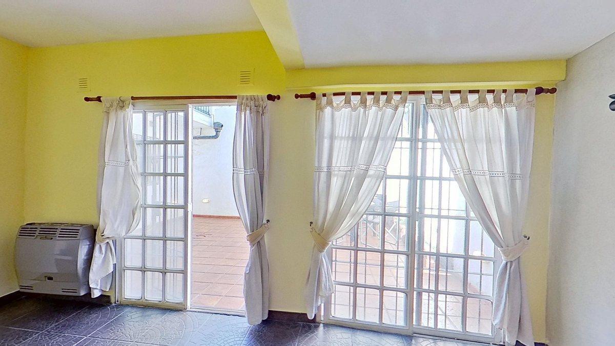 VENTA CHALET EN EZEIZA COCHERA PATIO PARRILLA