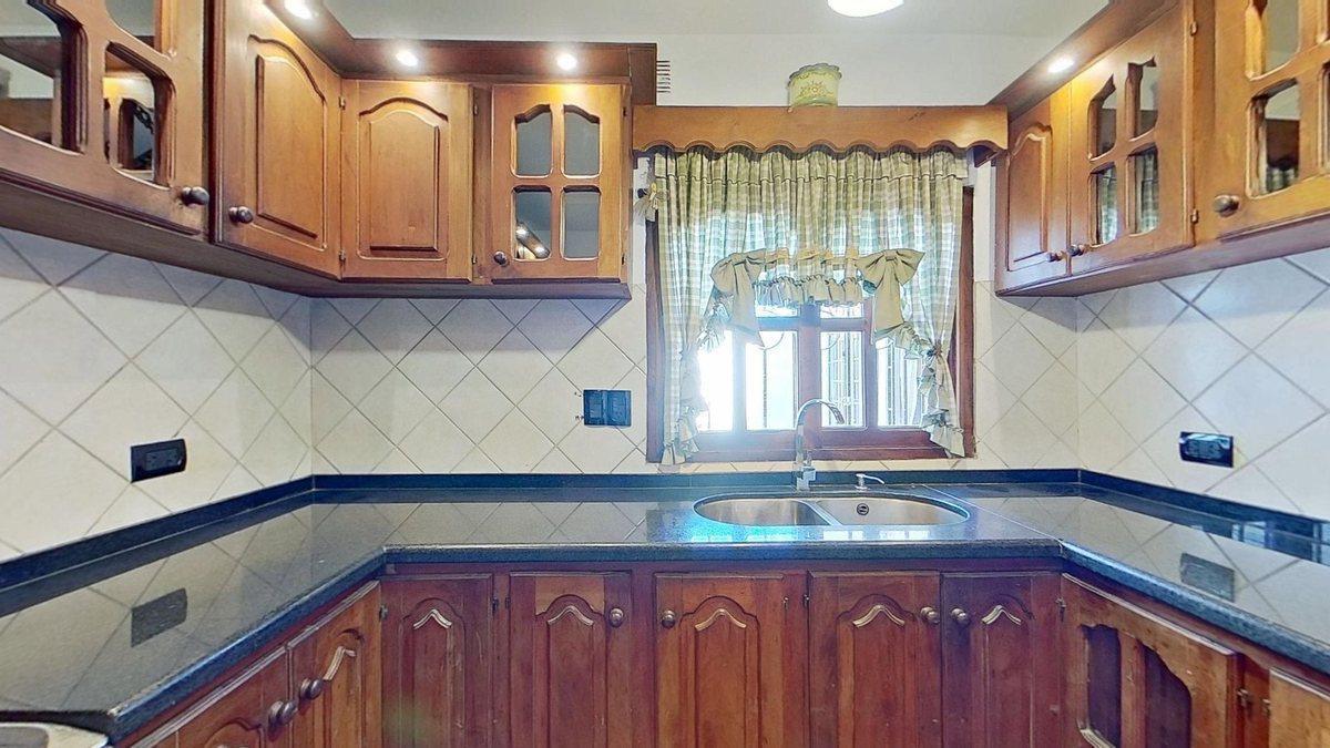 VENTA CHALET EN EZEIZA COCHERA PATIO PARRILLA