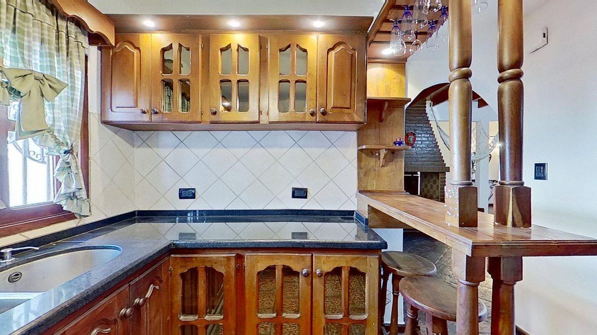 VENTA CHALET EN EZEIZA COCHERA PATIO PARRILLA