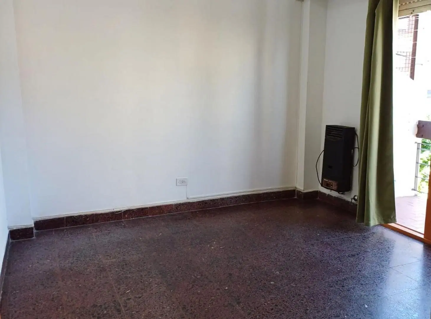 VENTA DEPARTAMENTO 3 AMB.EN RAMOS MEJÍA CON BALCÓN 4