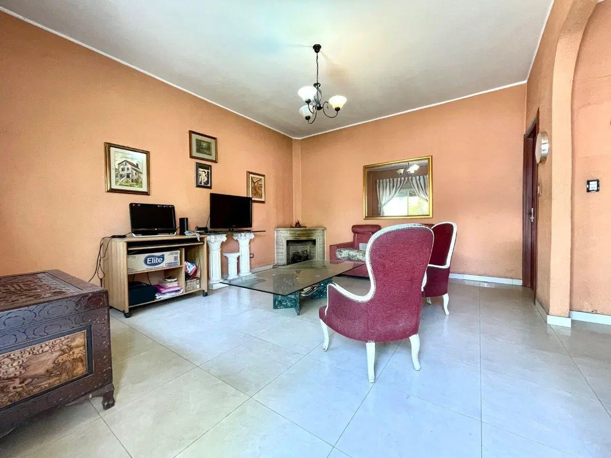 CASA EN VENTA VERSALLES 3 AMBIENTES COCHERA 5