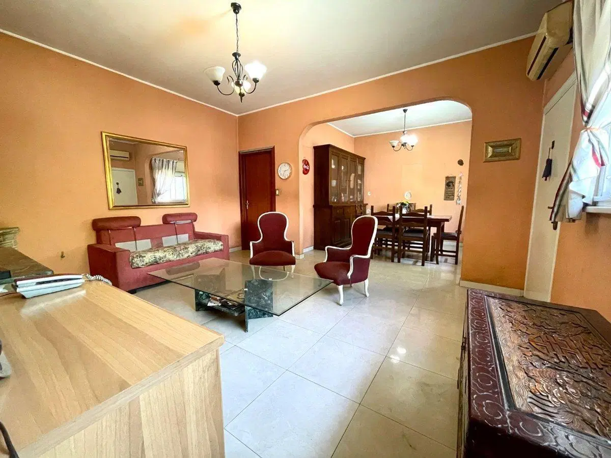 CASA EN VENTA VERSALLES 3 AMBIENTES COCHERA 3
