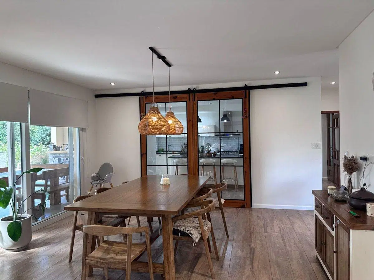 VENTA  CASA 5 AMBIENTES  LUJAN CON PILETA 5