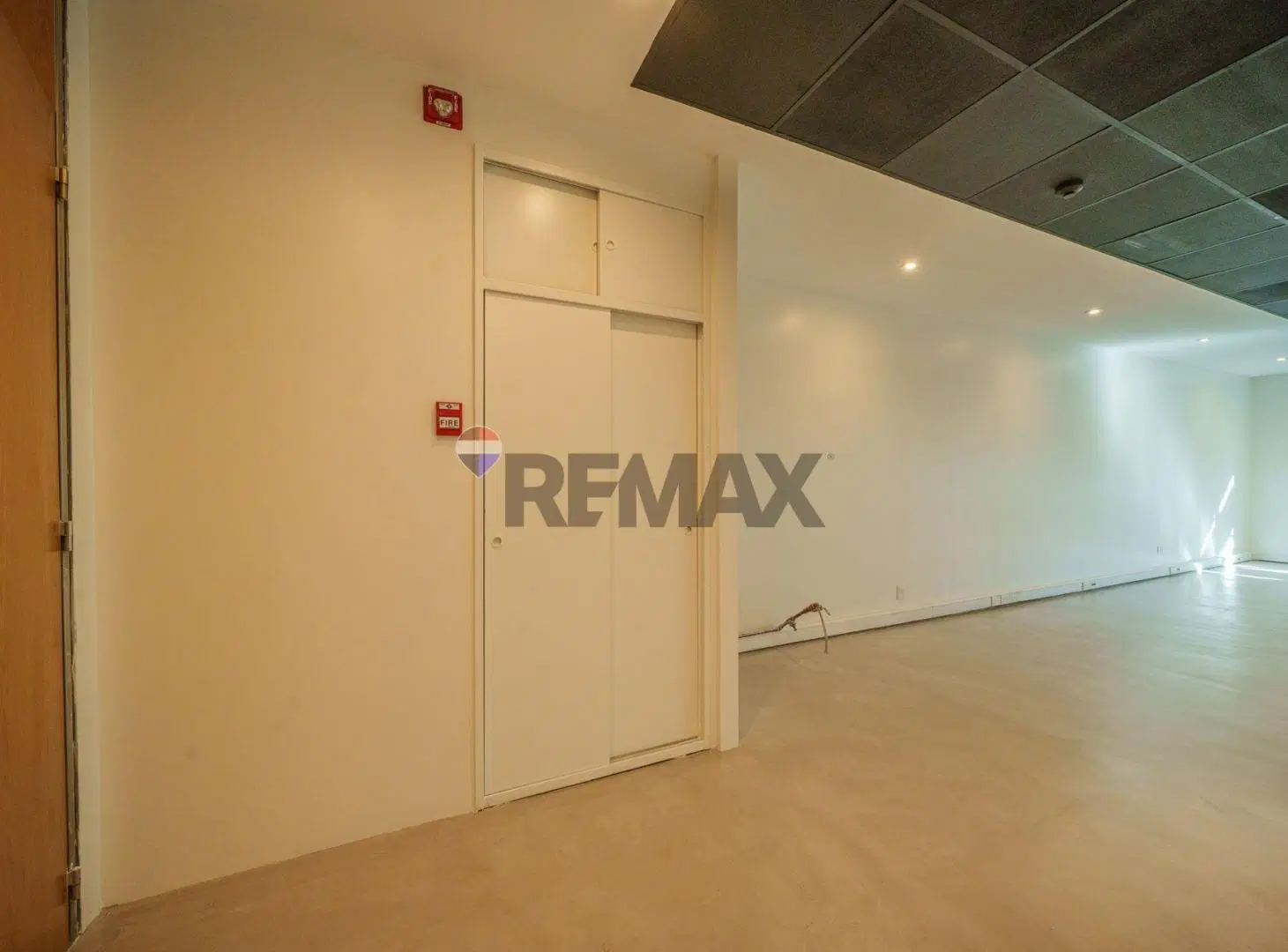 VENTA OFICINA EDIFICIO BUREAU PILAR CON COCHERA 8