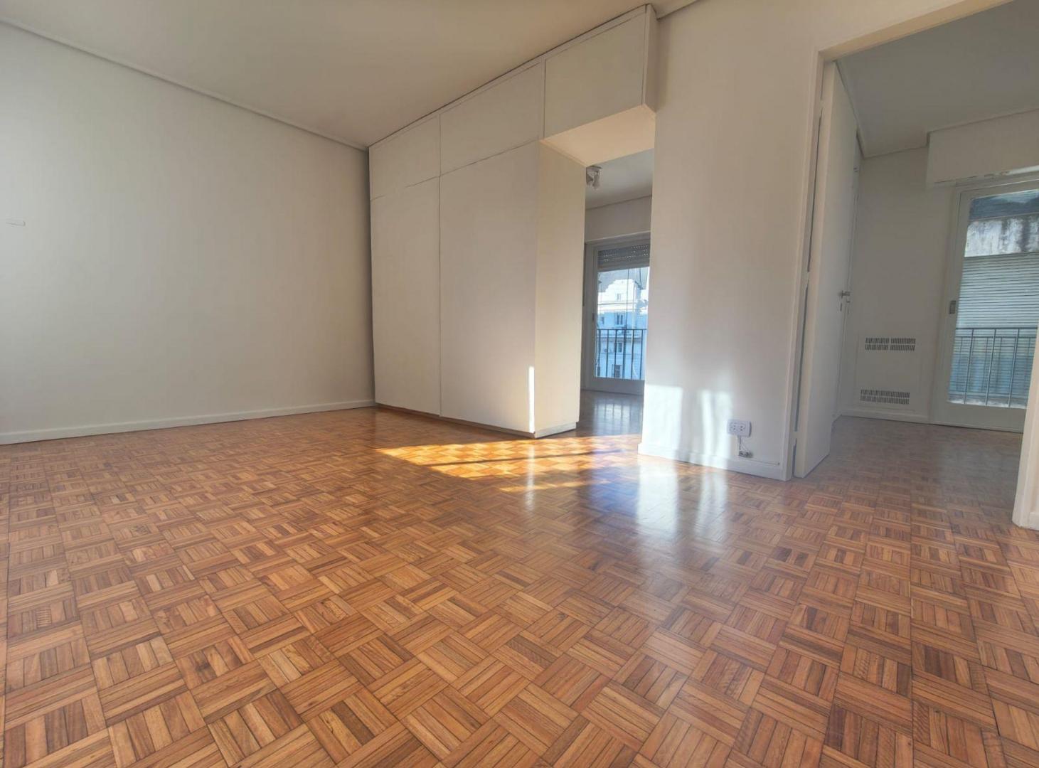 Foto de VENTA DEPTO 2 AMBIENTES EN BARRIO NORTE LUMINOSO, imagen 1