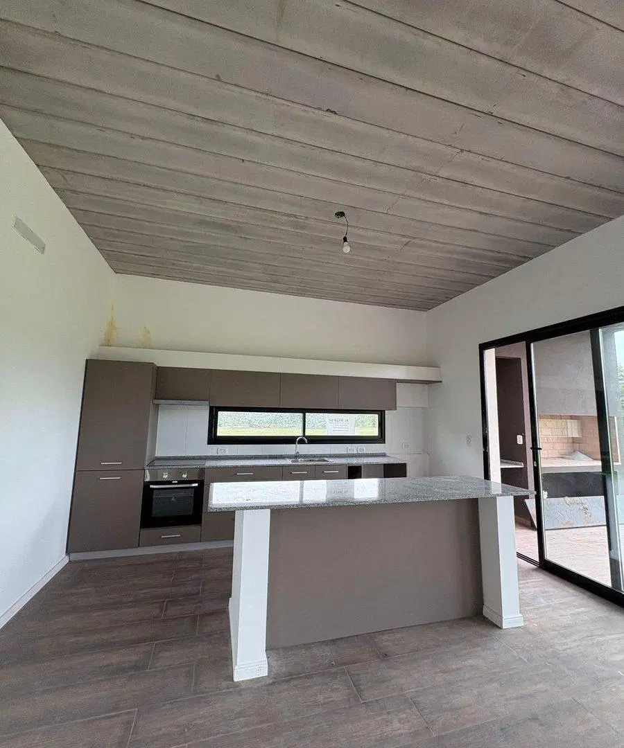 CASA EN VENTA A ESTRENAR LA FEDERALA, LOBOS 8