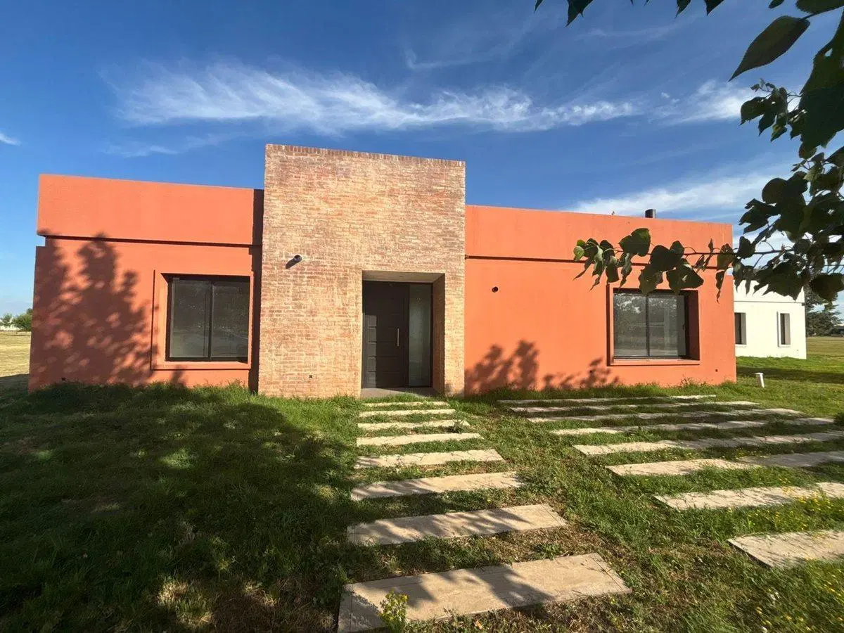 CASA EN VENTA A ESTRENAR LA FEDERALA, LOBOS 2