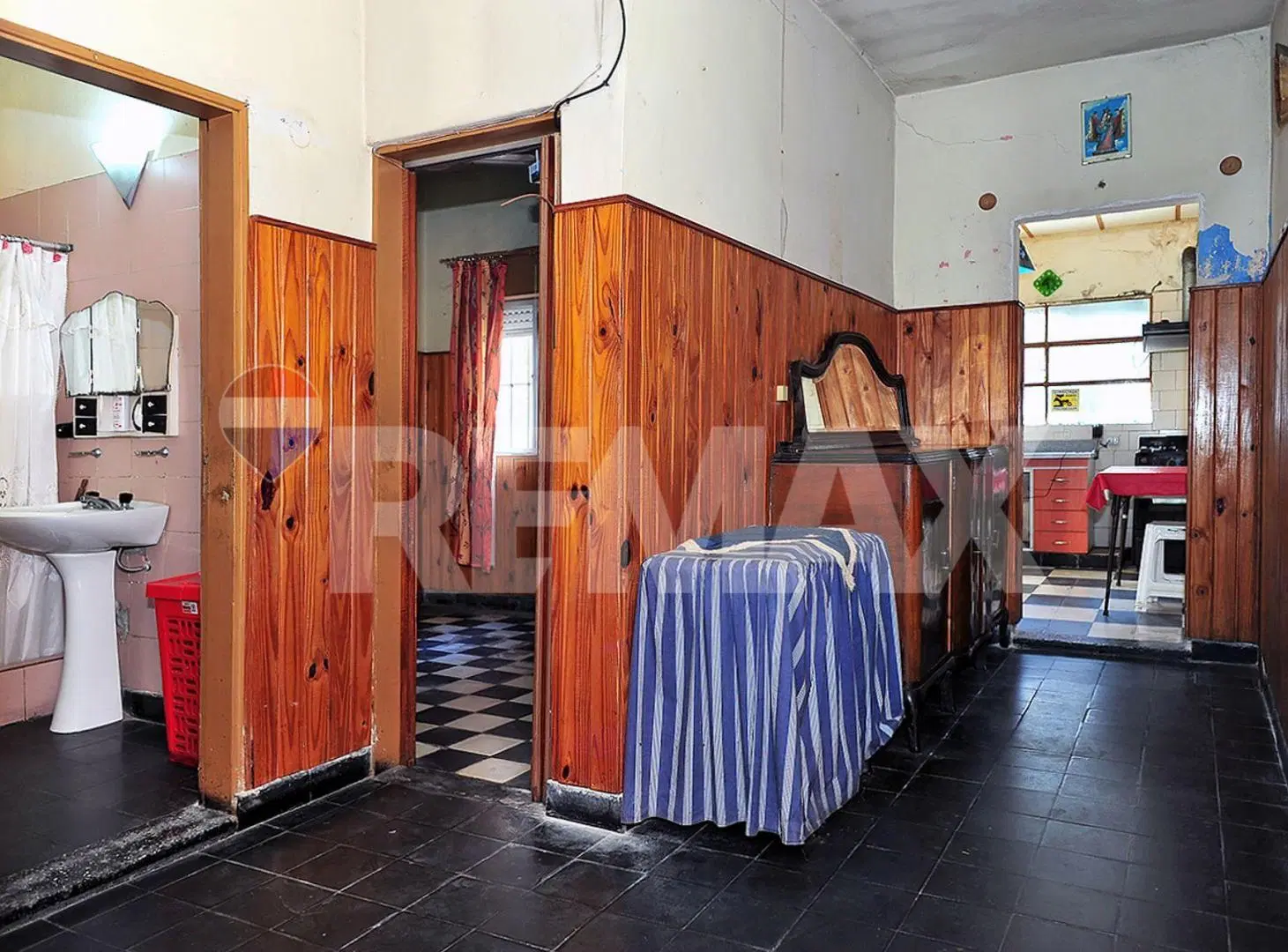 CASA A REMODELAR EN VENTA – Oportunidad en Wilde, 8