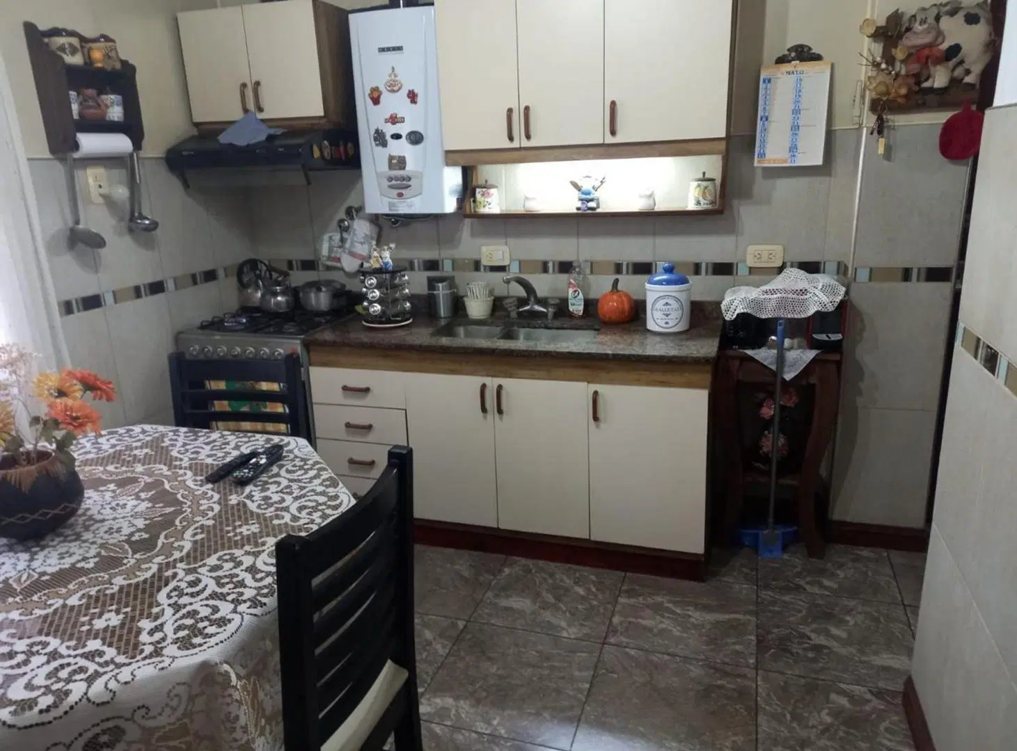VENTA DE CASA 3 AMB. EN BANFIELD JARDIN COCHERA 8