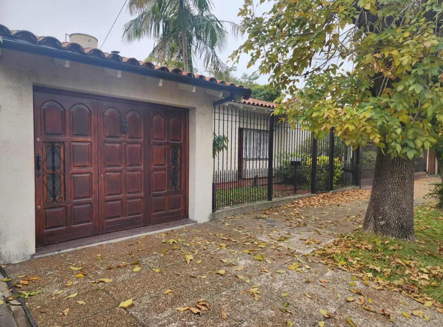 VENTA DE CASA 3 AMB. EN BANFIELD JARDIN COCHERA 5