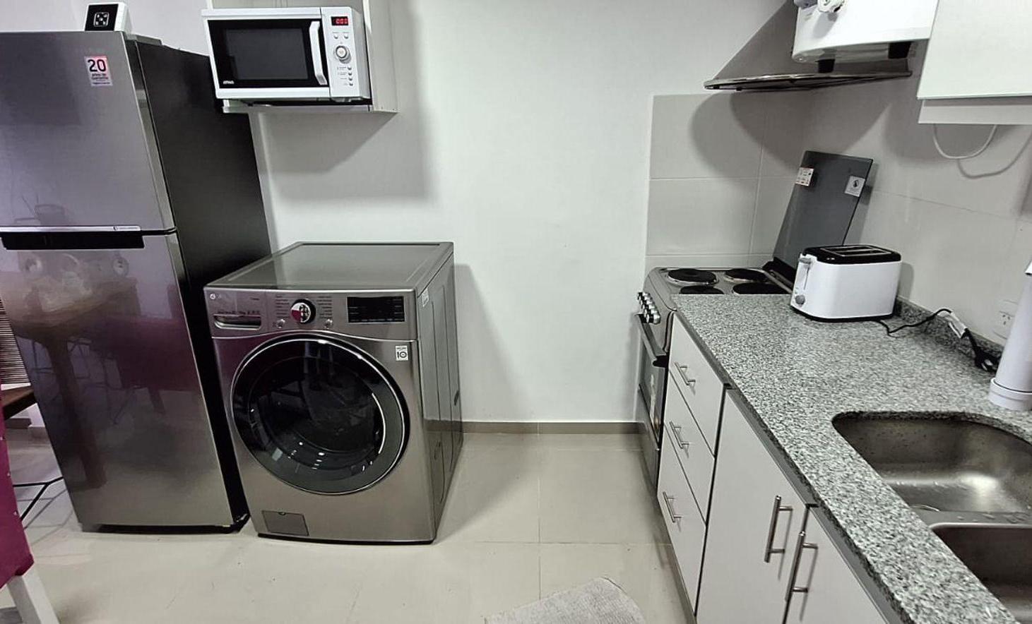 Foto de VENTA DEPTO 2 AMB EN FLORES CON BALCÓN Y COCHERA, imagen 2