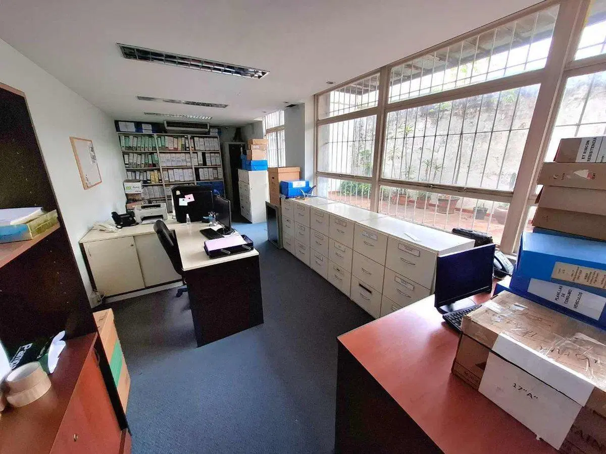 VENTA OFICINA MICROCENTRO PISO 250 MTS 5