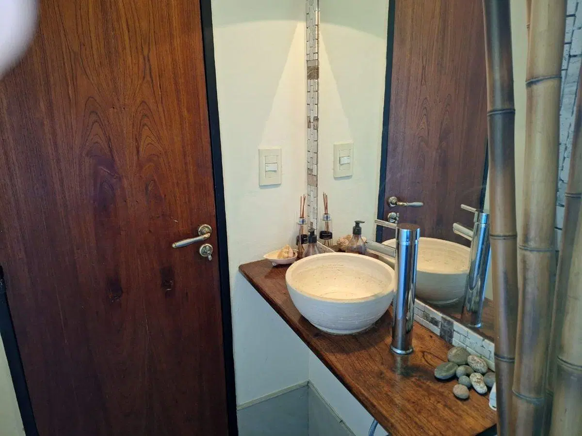 VENTA CASA 4 AMB MORENO DPTO CON RENTA PILETA 5