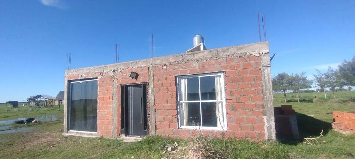 CASA EN VENTA SAN MIGUEL DEL MONTE 4 AMBIENTES 2