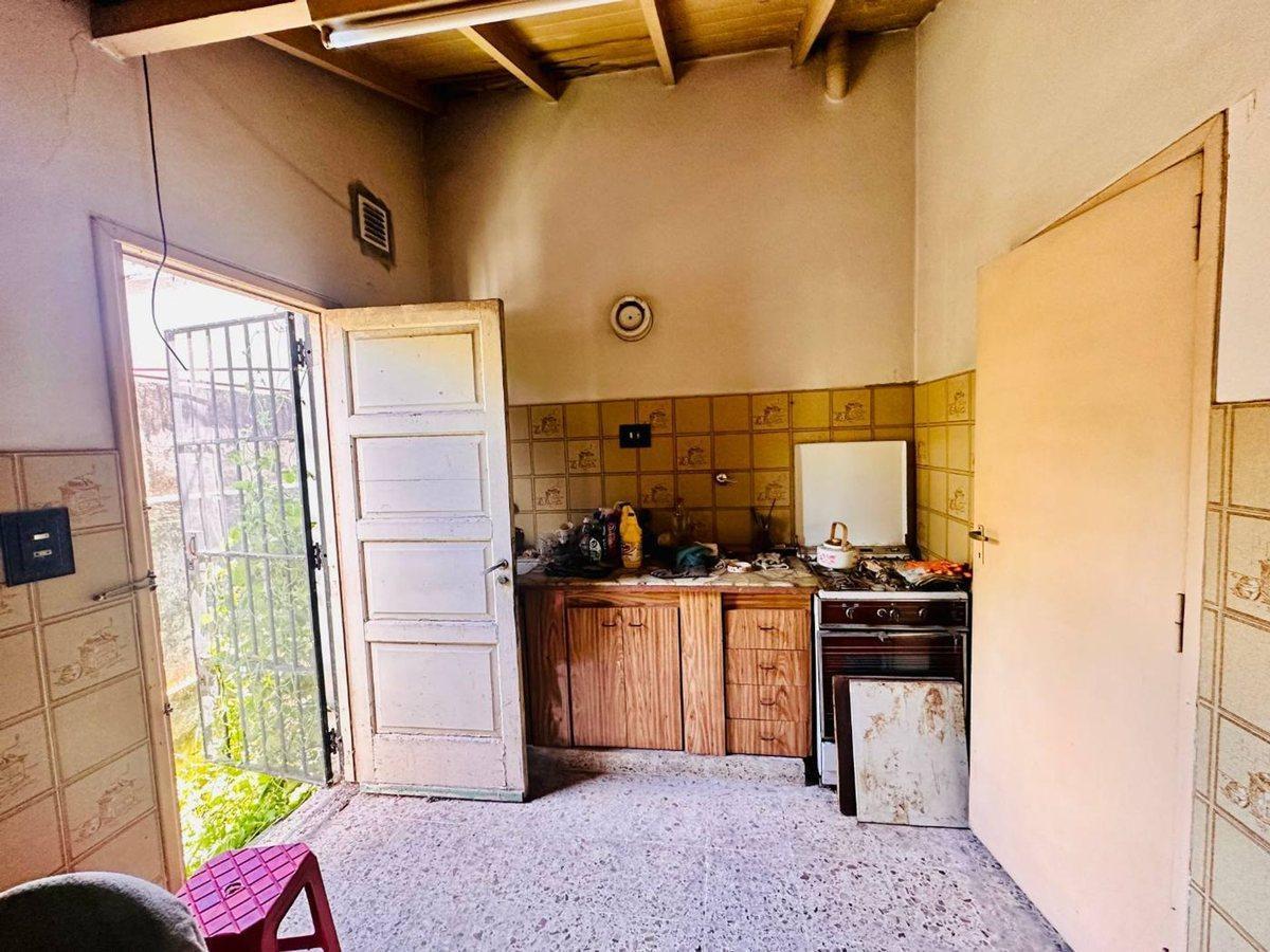 Foto de CASA A RECICLAR + GALPON EN LOTE DE PROPIO 200m2, imagen 1