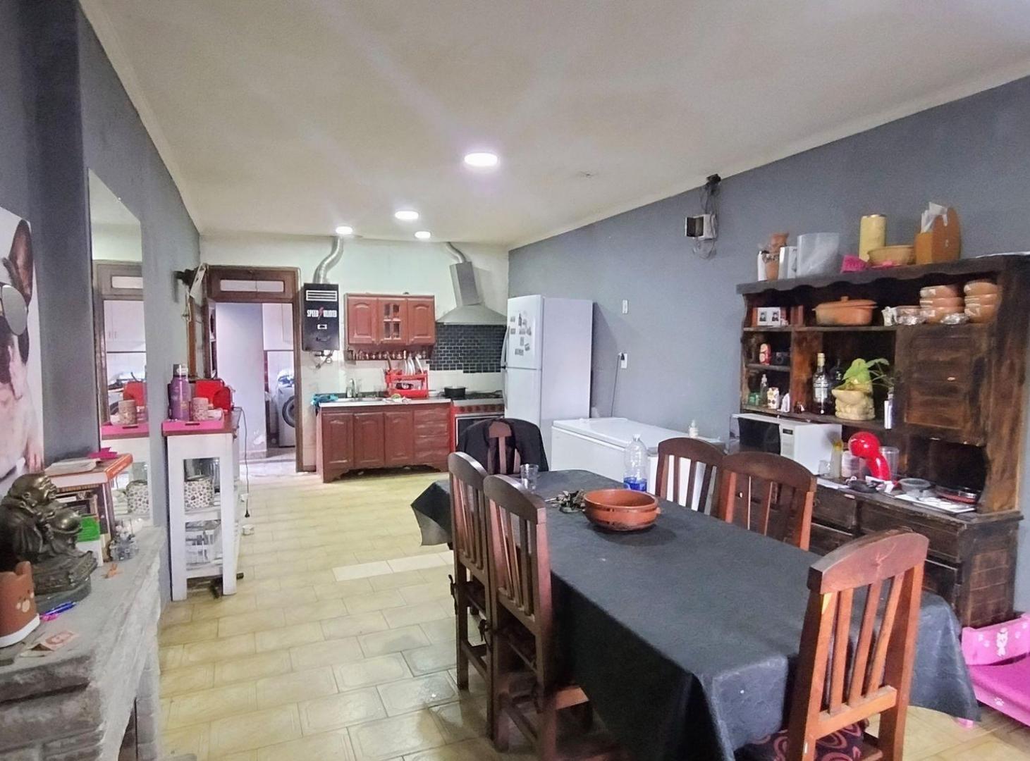 Foto de VENTA CASA 3 AMB CON TERRAZA Y DOS LOCALES LANÚS, imagen 1