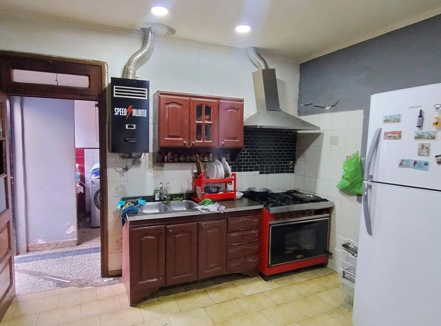 Foto de VENTA CASA 3 AMB CON TERRAZA Y DOS LOCALES LANÚS, imagen 2