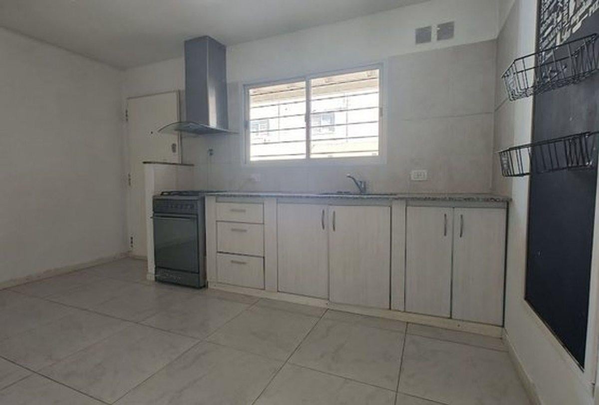 Foto de VENTA ITUZAINGO DUPLEX 4 AMB COCHERA APTO CREDITO, imagen 5