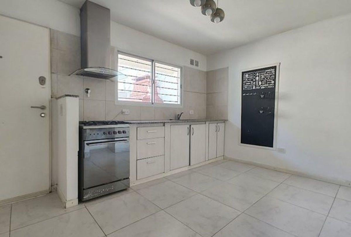 Foto de VENTA ITUZAINGO DUPLEX 4 AMB COCHERA APTO CREDITO, imagen 2