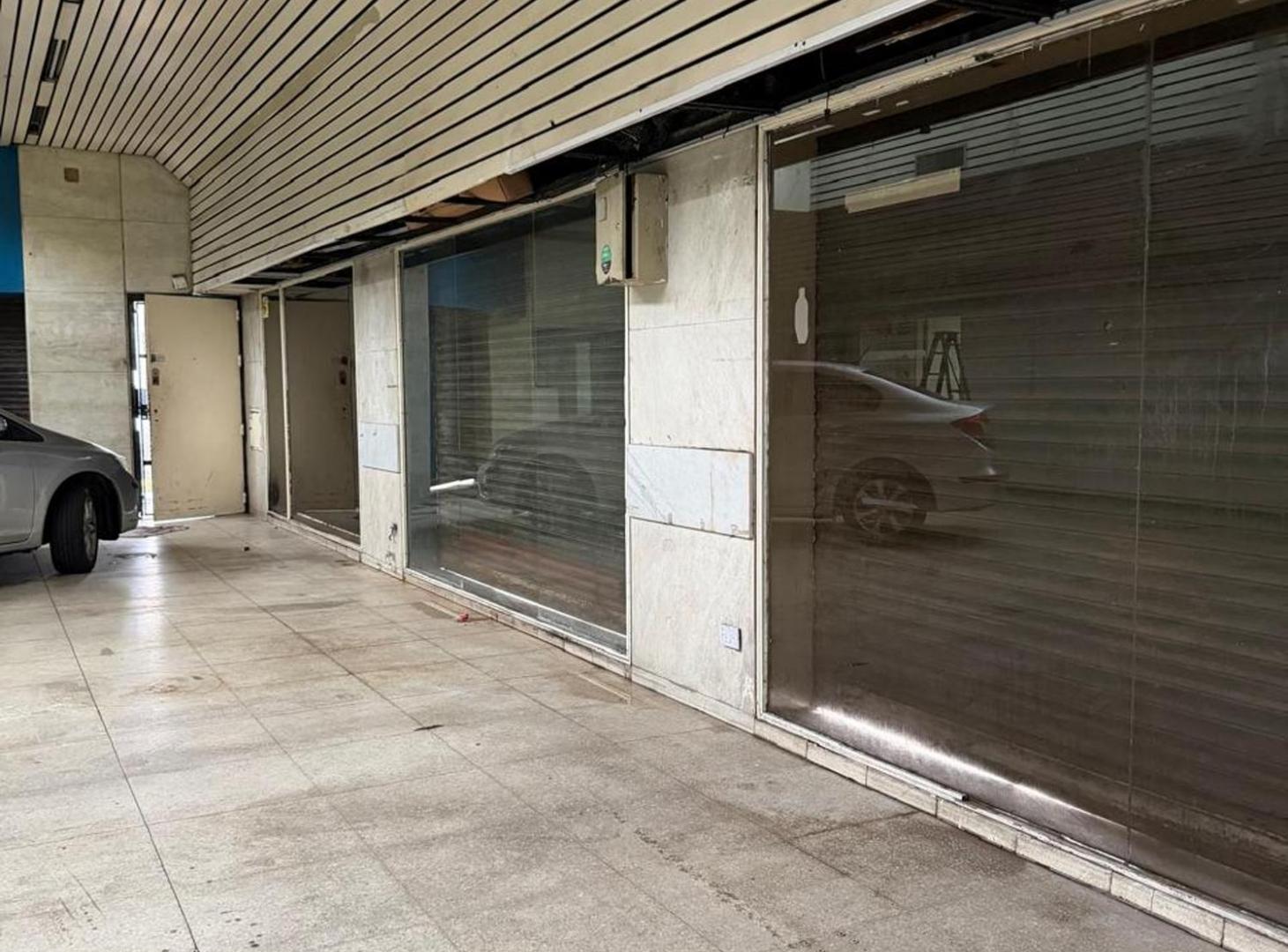 Foto de VENTA LOCAL COMERCIAL CARABOBO 900 EN ESQUINA, imagen 2