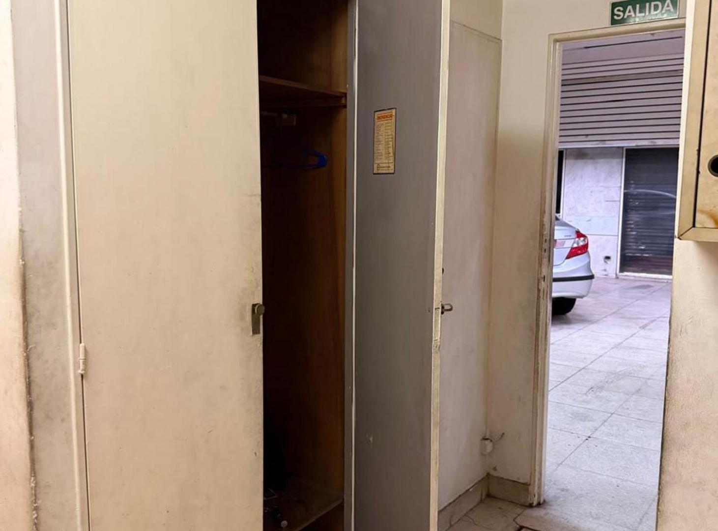 Foto de VENTA LOCAL COMERCIAL CARABOBO 900 EN ESQUINA, imagen 3