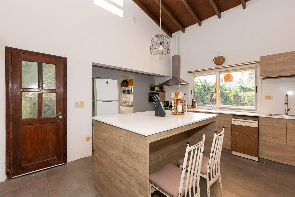 Foto de VENTA CASA 5 AMBIENTES EN BARRIO LA ARBOLEDA, imagen 2