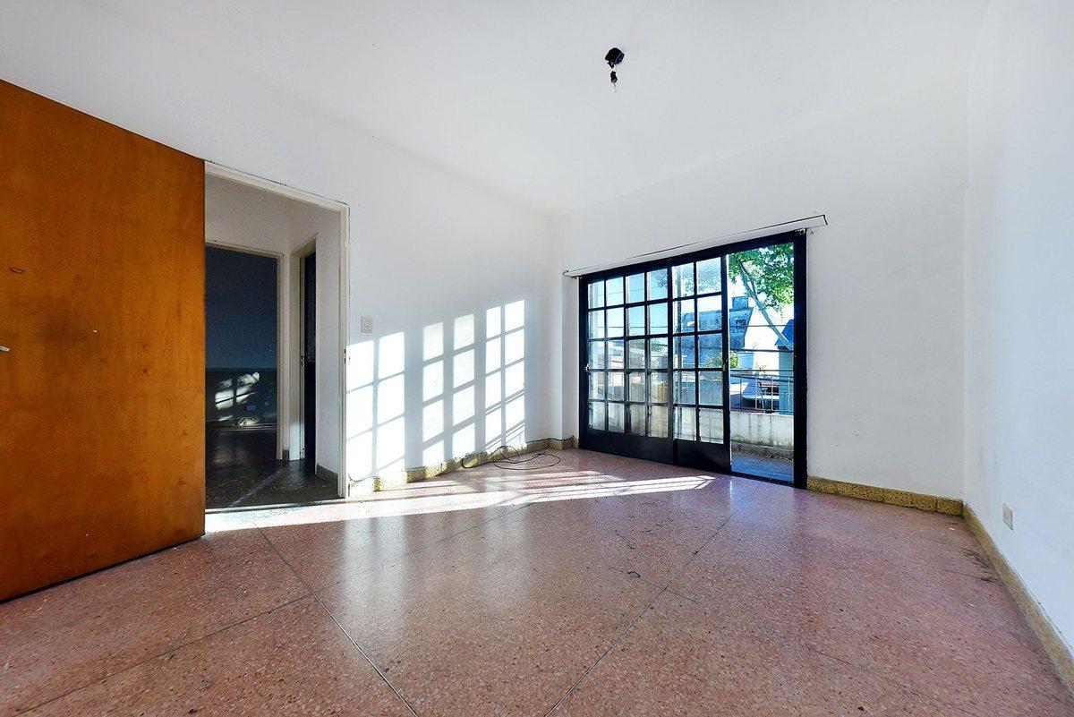 Foto de VENTA PH MULTIFAMILIAR CON TERRAZA EN MUNRO, imagen 1