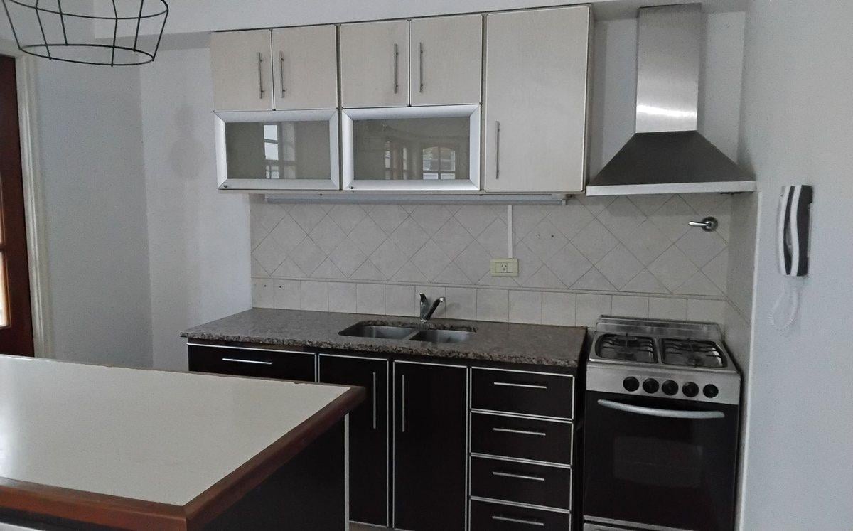Foto de VENTA V.SARMIENTO DUPLEX 3 AMB COCHERA APTO CRED, imagen 5