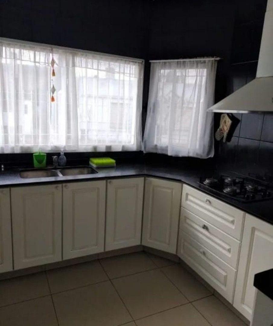 Foto de VENTA CASA EN PILAR CENTRO PARQUE Y PILETA, imagen 5